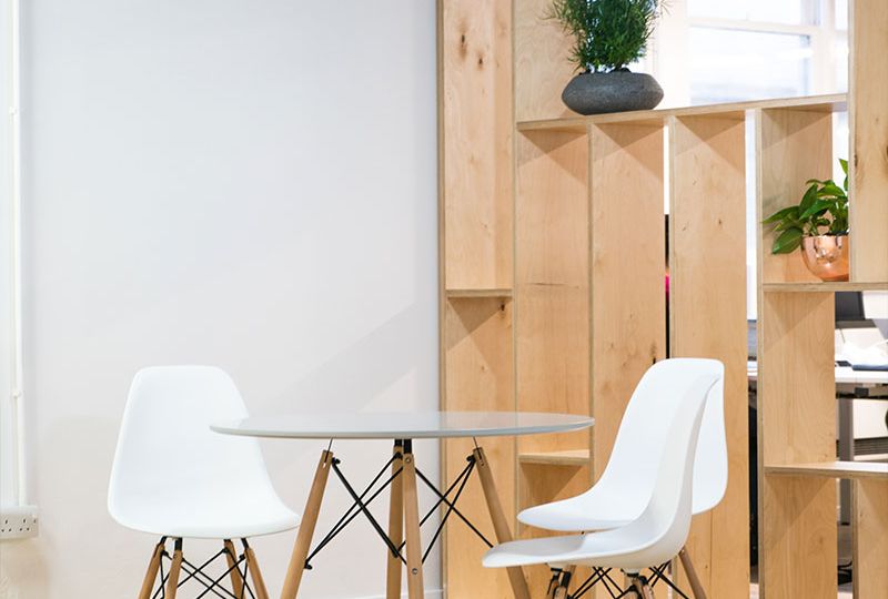 Cinco ideas para separar ambientes en tu oficina